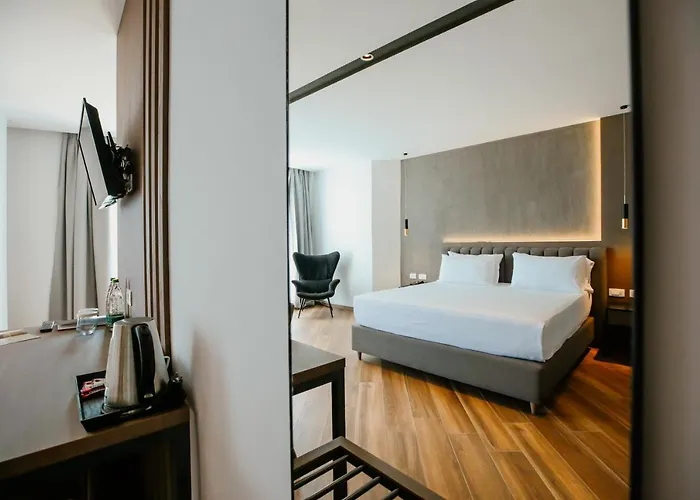 Klajdi & 5* Golem (Tirana)