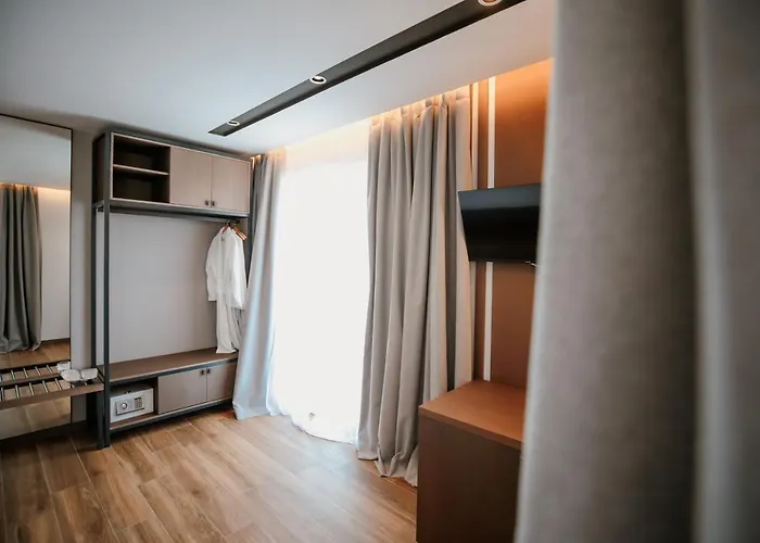 Klajdi Resort&spa Hotel Golem (Tirana)