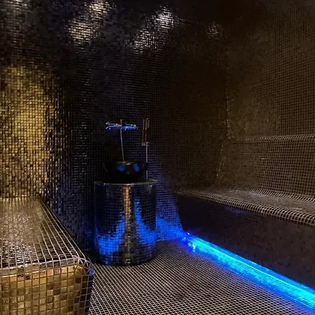 Klajdi & Ξενοδοχείο Golem (Tirana)