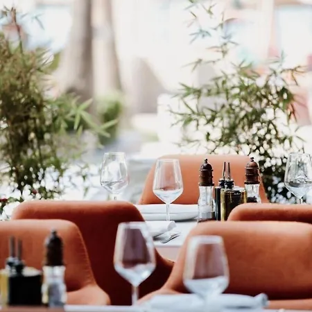 Klajdi & Ξενοδοχείο Golem (Tirana)