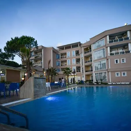 Klajdi & Ξενοδοχείο Golem (Tirana)