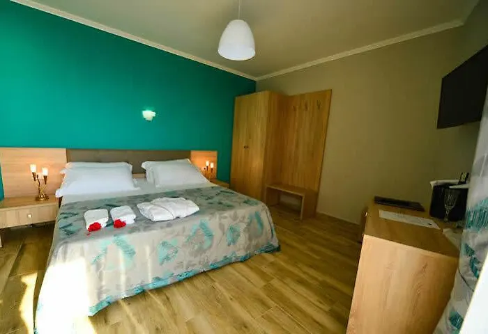 Klajdi & 5* Golem (Tirana)